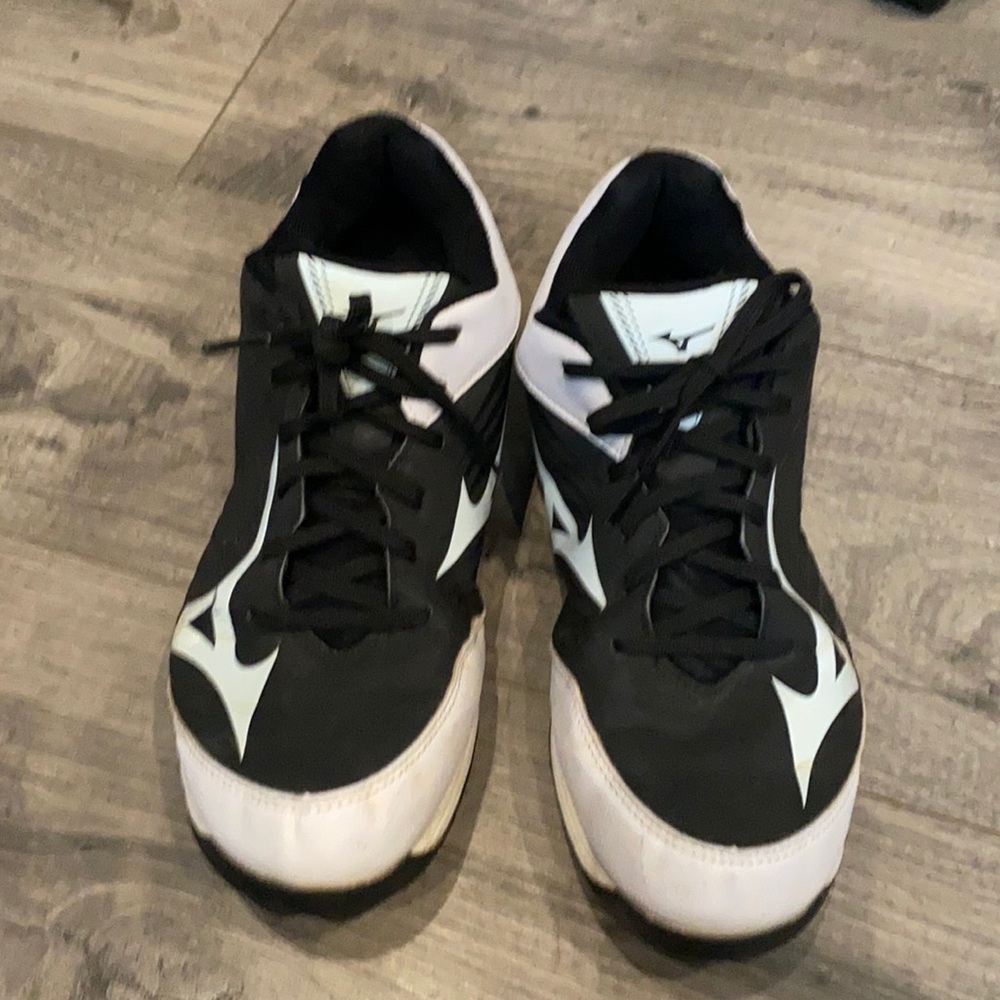 Men’s baseball cleats size 9